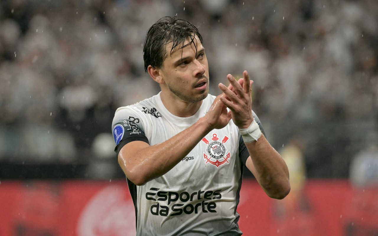 Romero comemora vitória em Corinthians x Racing (Foto: NELSON ALMEIDA / AFP)