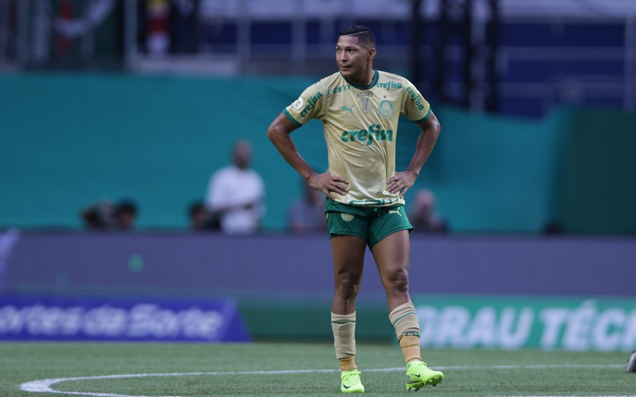 Rony lamenta jogada em confronto entre Palmeiras e Fluminense, pelo Brasileirão (Foto: Ettore Chiereguini/AGIF)