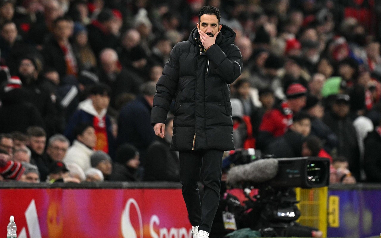 Rúben Amorim no comando do Manchester United (Foto: Oli Scarff/AFP)