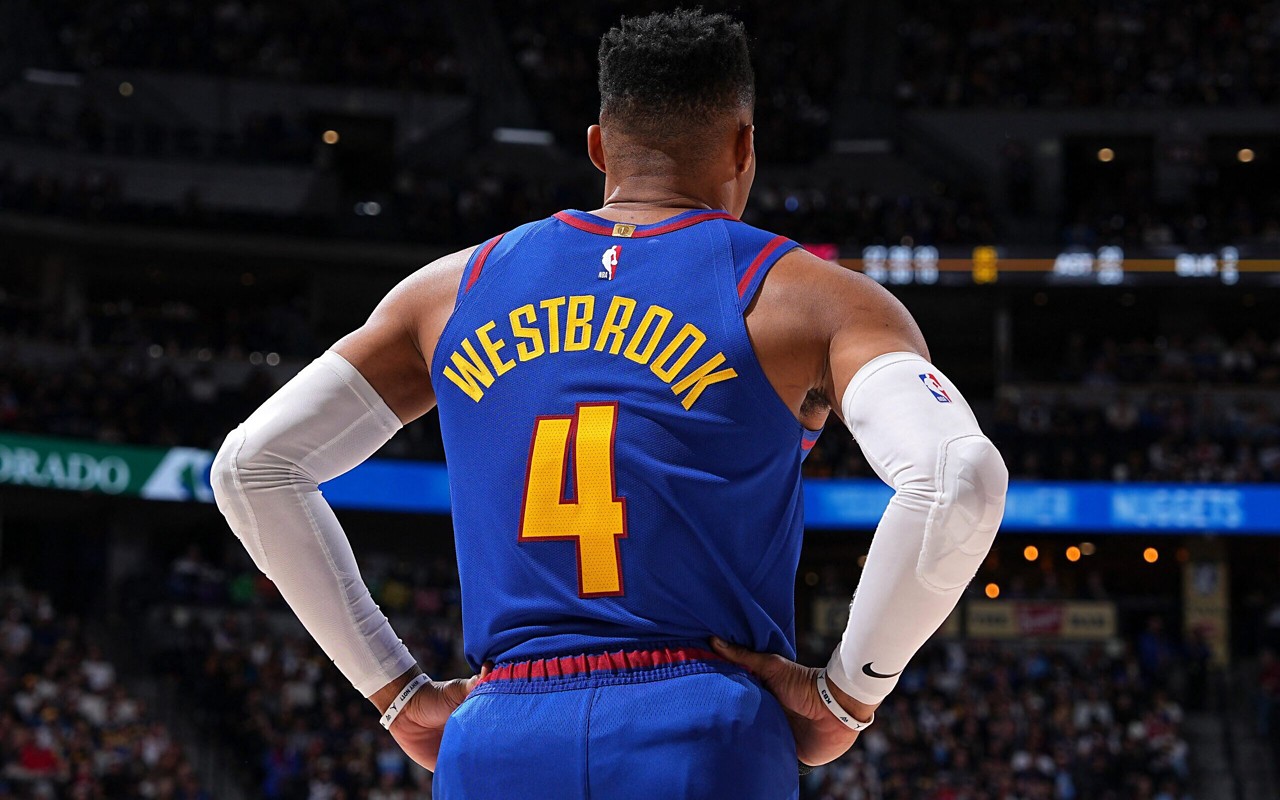Russell Westbrook durante jogo do Denver Nuggets (Foto: Bart Young/NBAE via Getty Images/AFP)