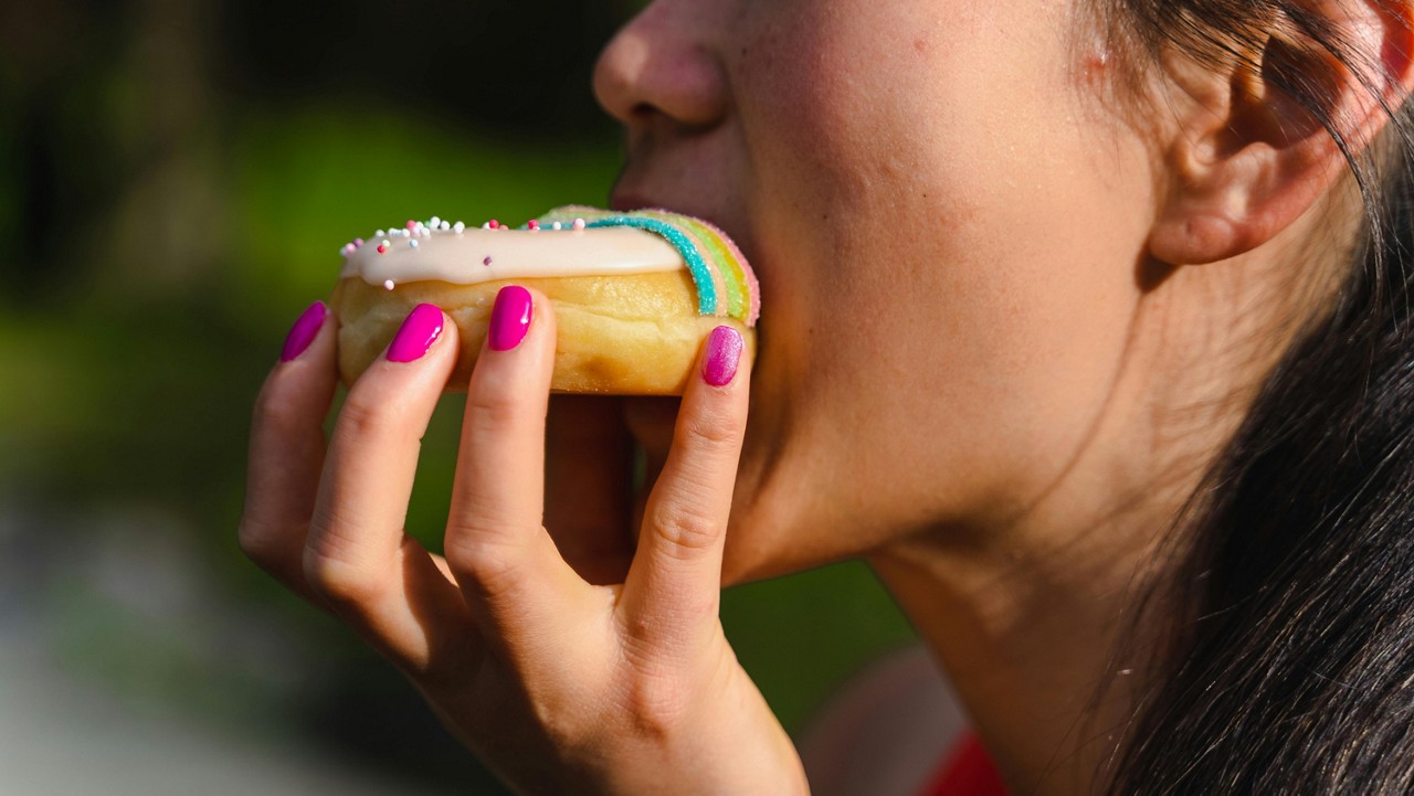 O desejo por alimentos adocicados pode ter relação com os níveis de vitamina B3 presentes no organismo. 