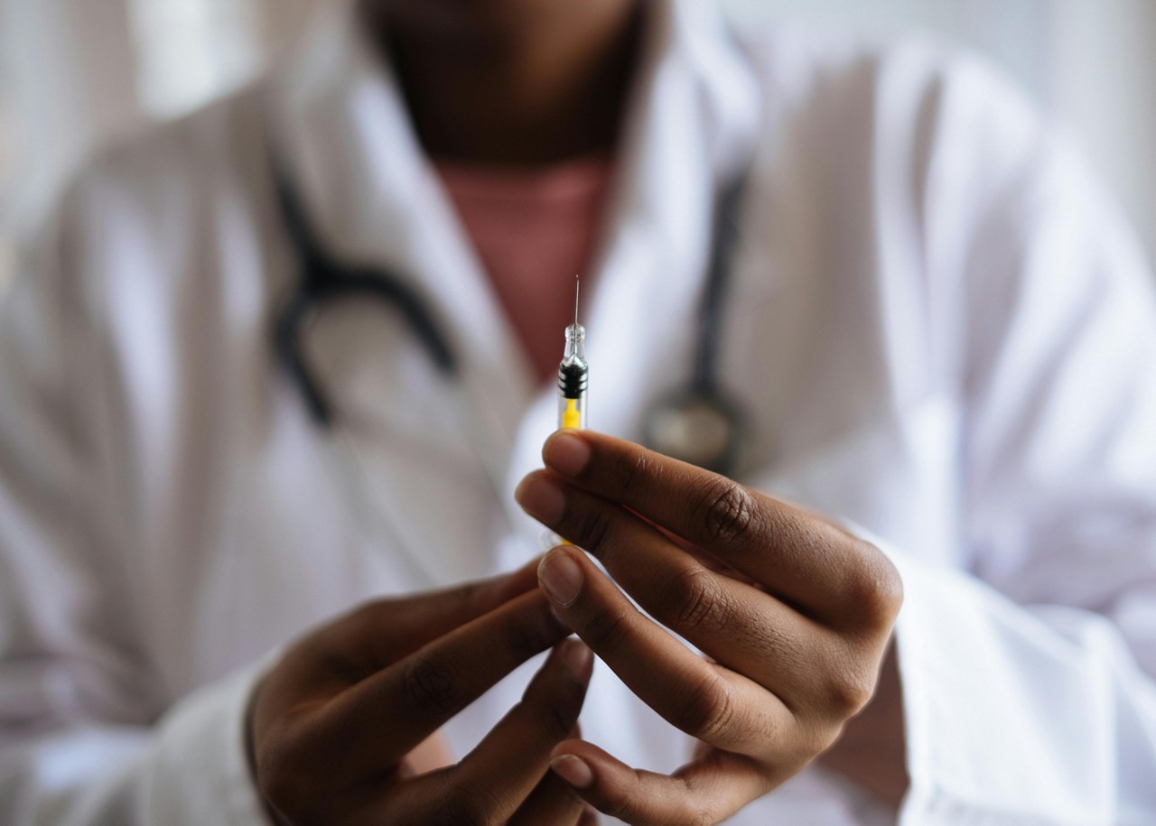 Segundo o estudo tanto a vacina recombinante contra o herpes-zóster quanto a vacina atenuada estão relacionadas à diminuição no risco de eventos cardiovasculares
