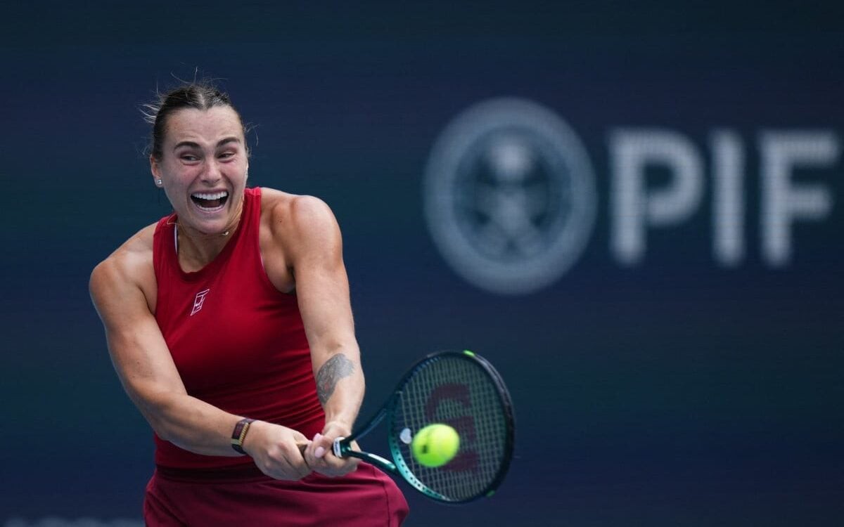 Aryna Sabalenka na vitória sobre Danielle Collins em Miami (Rich Storry/AFP)