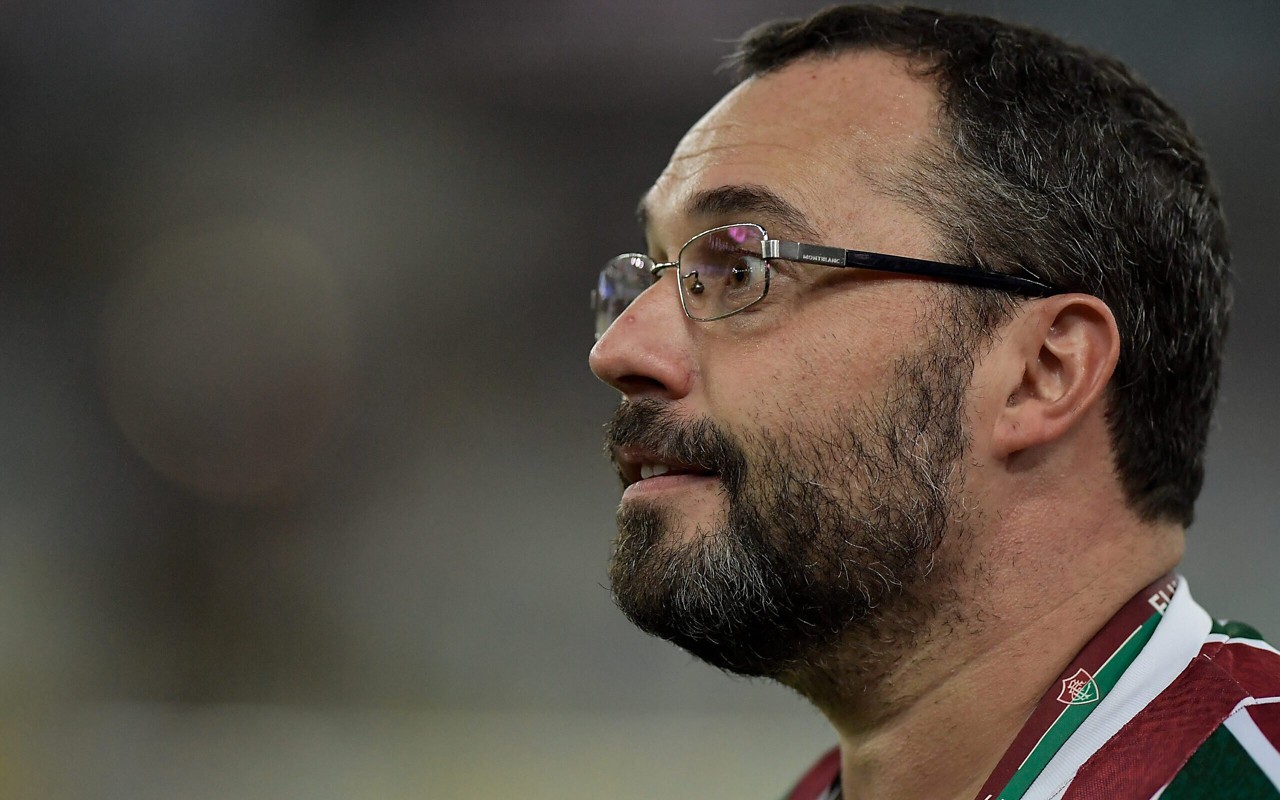 Presidente do Fluminense, Mário Bittencourt durante jogo contra o Flamengo, pelo Carioca (Foto: Thiago Ribeiro/AGIF)