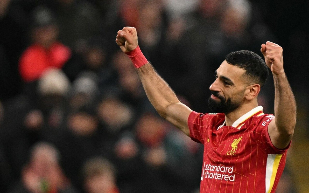 Salah comemora gol em vitória do Liverpool na Premier League (Foto: Oli Scarff/AFP)