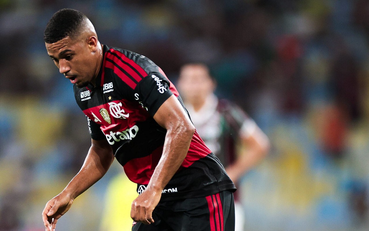Samuel Lino cresce de produção e ganha importância no Flamengo