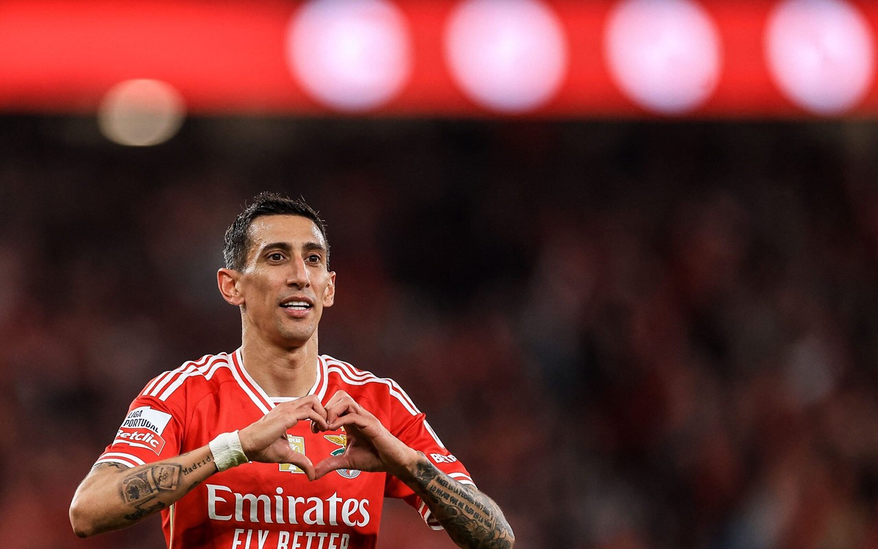 Di María comemorando um gol pelo Benfica (Foto: Patricia de Melo Moreira/AFP)