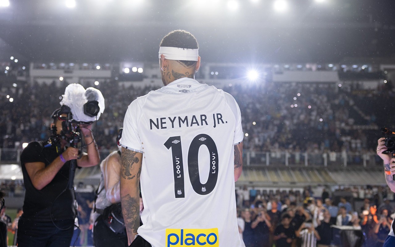 Santos fecha acordo com novo patrocinador após chegada de Neymar. (Foto: Raul Baretta/ Santos FC)