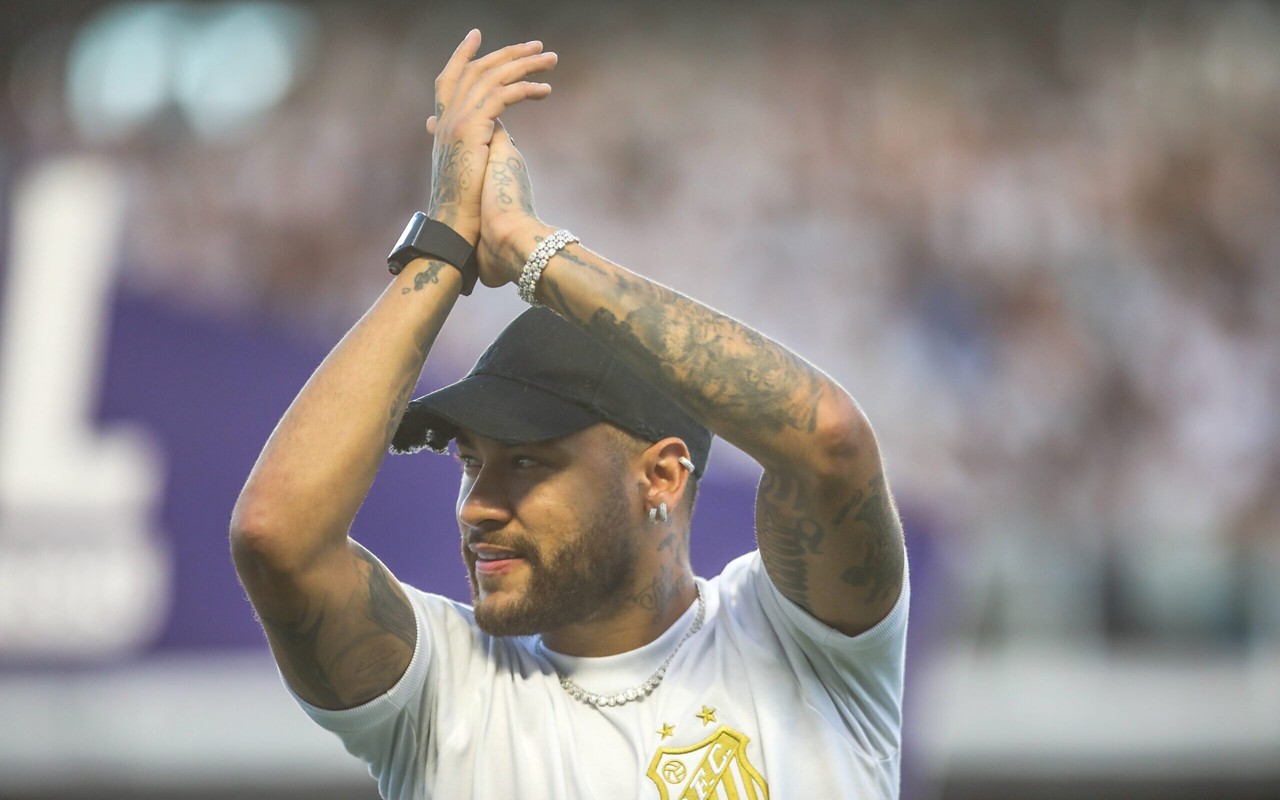 Neymar em visita ao Santos (Foto: Reinaldo Campos/AGIF)