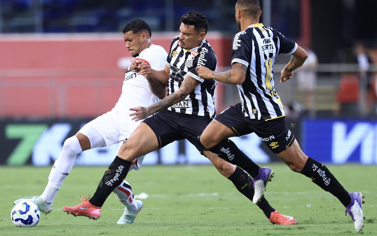 Santos encerra rodada do Brasileiro na zona de rebaixamento (Foto: Marcello Zambrana/AGIF)