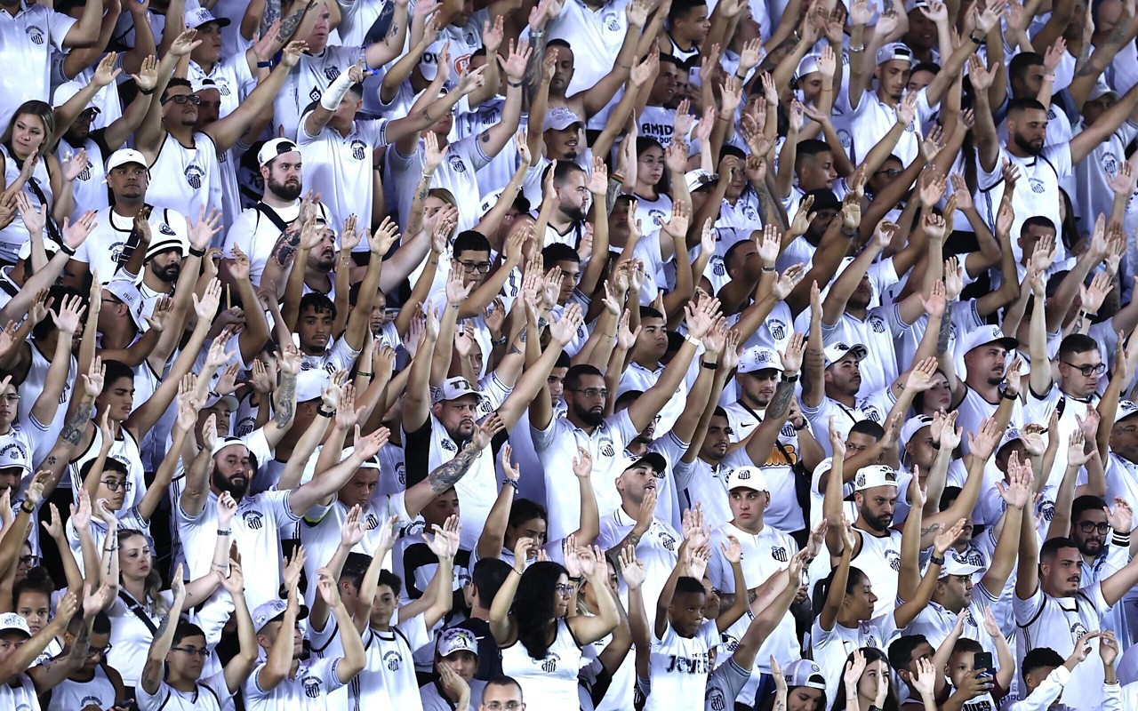 Santos inicia venda de ingressos para o duelo diante do Botafogo, na Vila Belmiro. (Foto: Marcello Zambrana/AGIF)