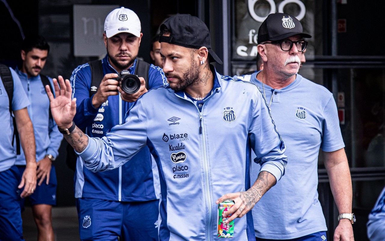 Neymar participa da promoção de amistoso diante do Coritiba, no Couto Pereira. (Foto: Fotos: Raul Baretta/ Santos FC)