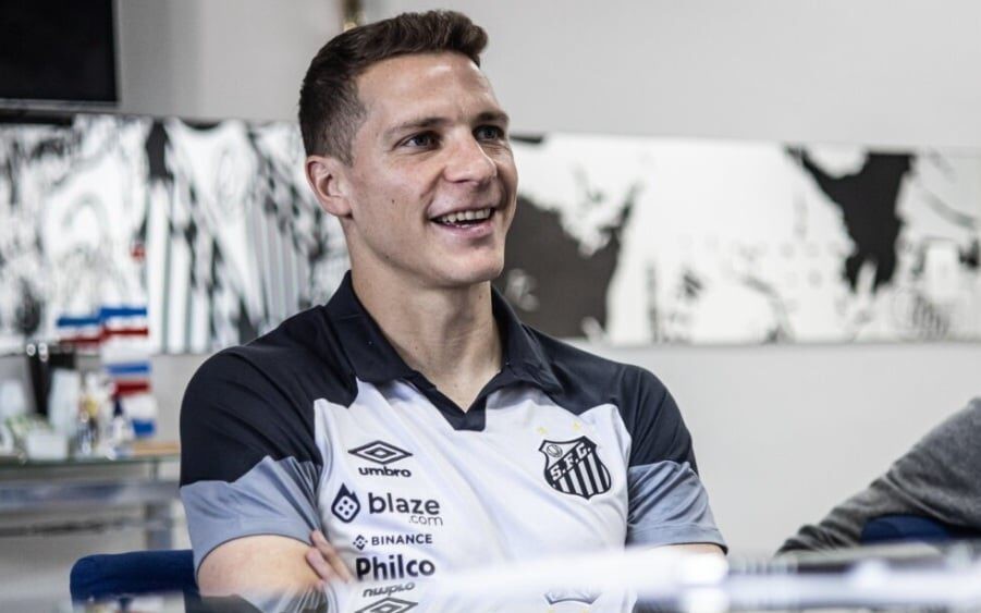 Furch é reintegrado ao elenco do Santos pela primeira vez na temporada. (Foto: Raul Baretta/ Santos FC)