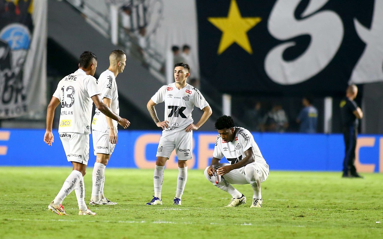 Santos busca a recuperação na temporada (Foto: Mauricio De Souza/AGIF)