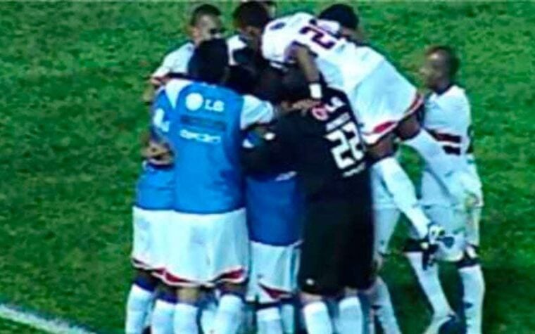 Jogadores do São Paulo comemoram um dos cinco gols contra o Atlético-MG no Brasileirão 2008. (Foto: Reprodução)