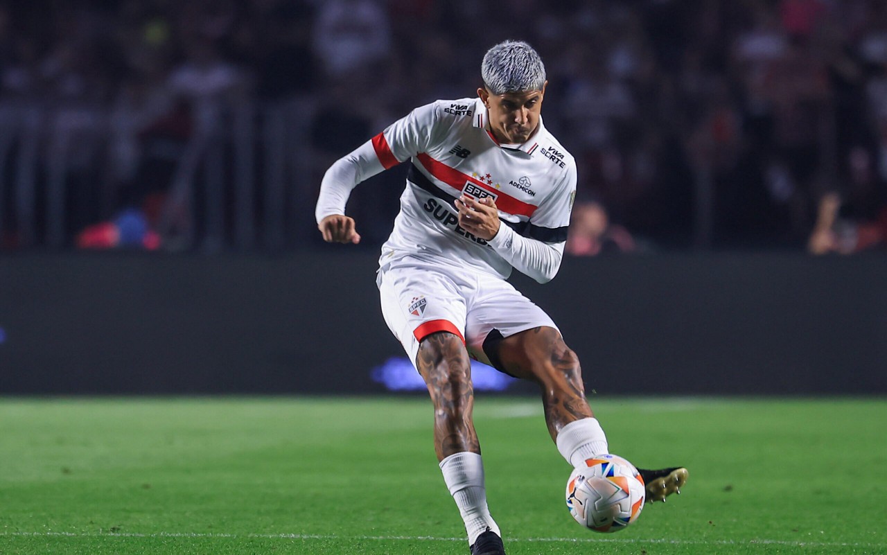 Alan Franco deve ser desfalque por algum tempo (Foto: Marcello Zambrana/AGIF)