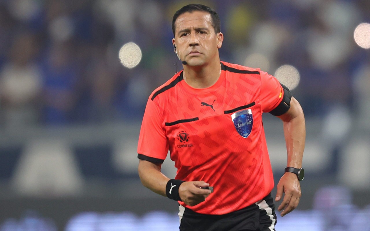 Felipe González será o árbitro da estreia do São Paulo (Foto: Gilson Lobo/AGIF)
