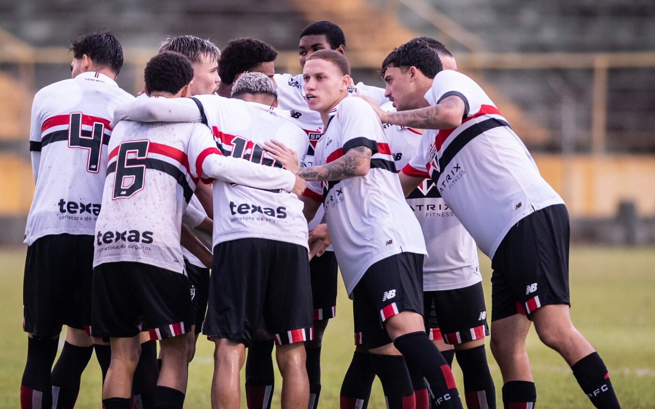 Elenco do sub-20 será integrado ao time principal para estreia no Paulistão. (Foto: Guilherme Veiga/Saopaulofc.net)