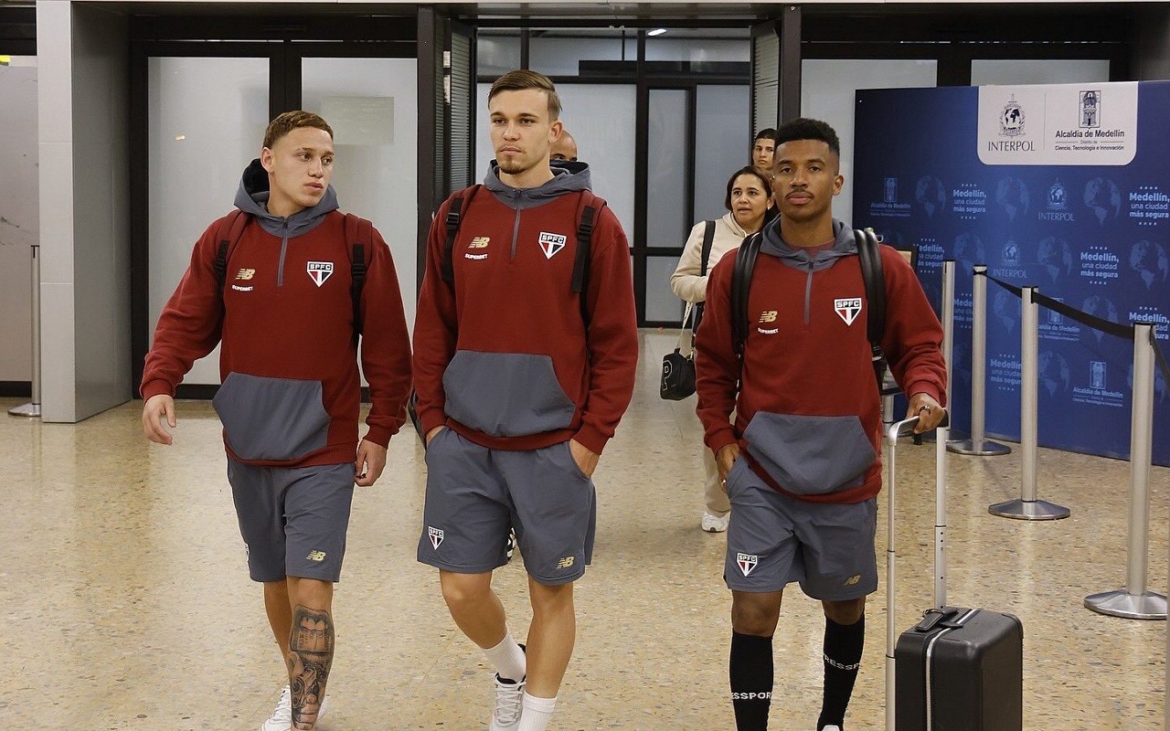 Tricolor chegou na Colômbia durante a madrugada (Foto: Rubens Chiri / São Paulo)
