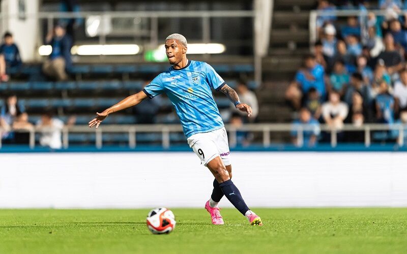 Jogador tem passagens pelo futebol japonês (Divulgação/Yokohama FC)