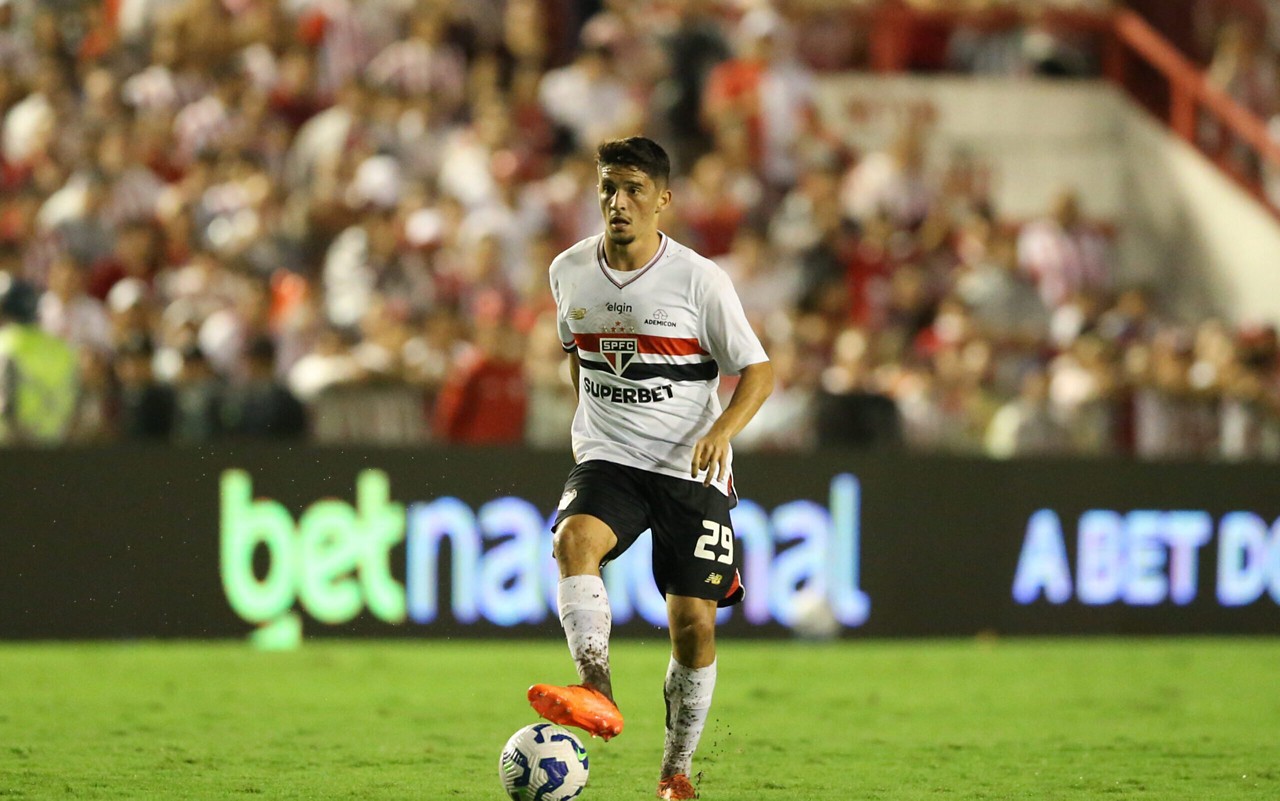 Pablo Maia caminha para renovar com o Tricolor (Foto: Marlon Costa/AGIF)