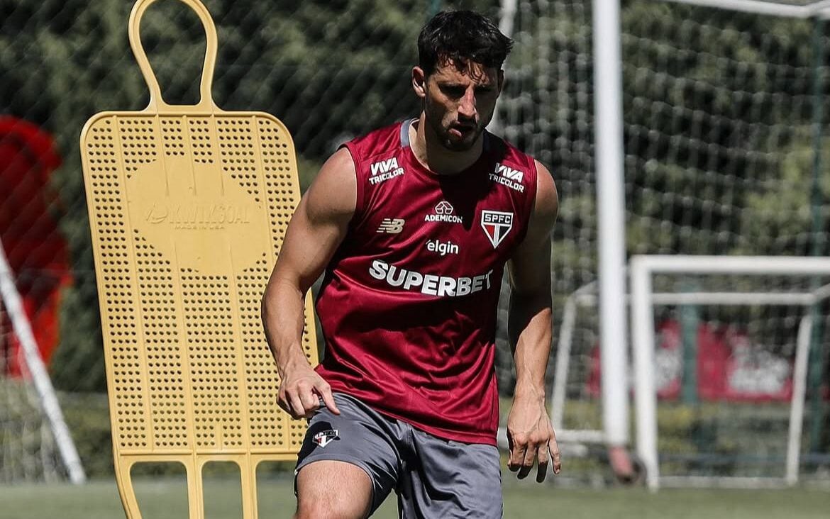 Calleri ficou fora de jogo-treino no final de semana (Foto: Erico Leonan / São Paulo FC)
