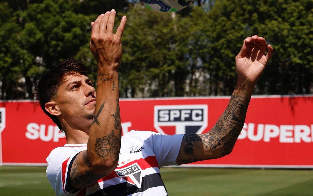 Rigoni foi o último reforço anunciado (Foto: Rubens Chiri / São Paulo FC)