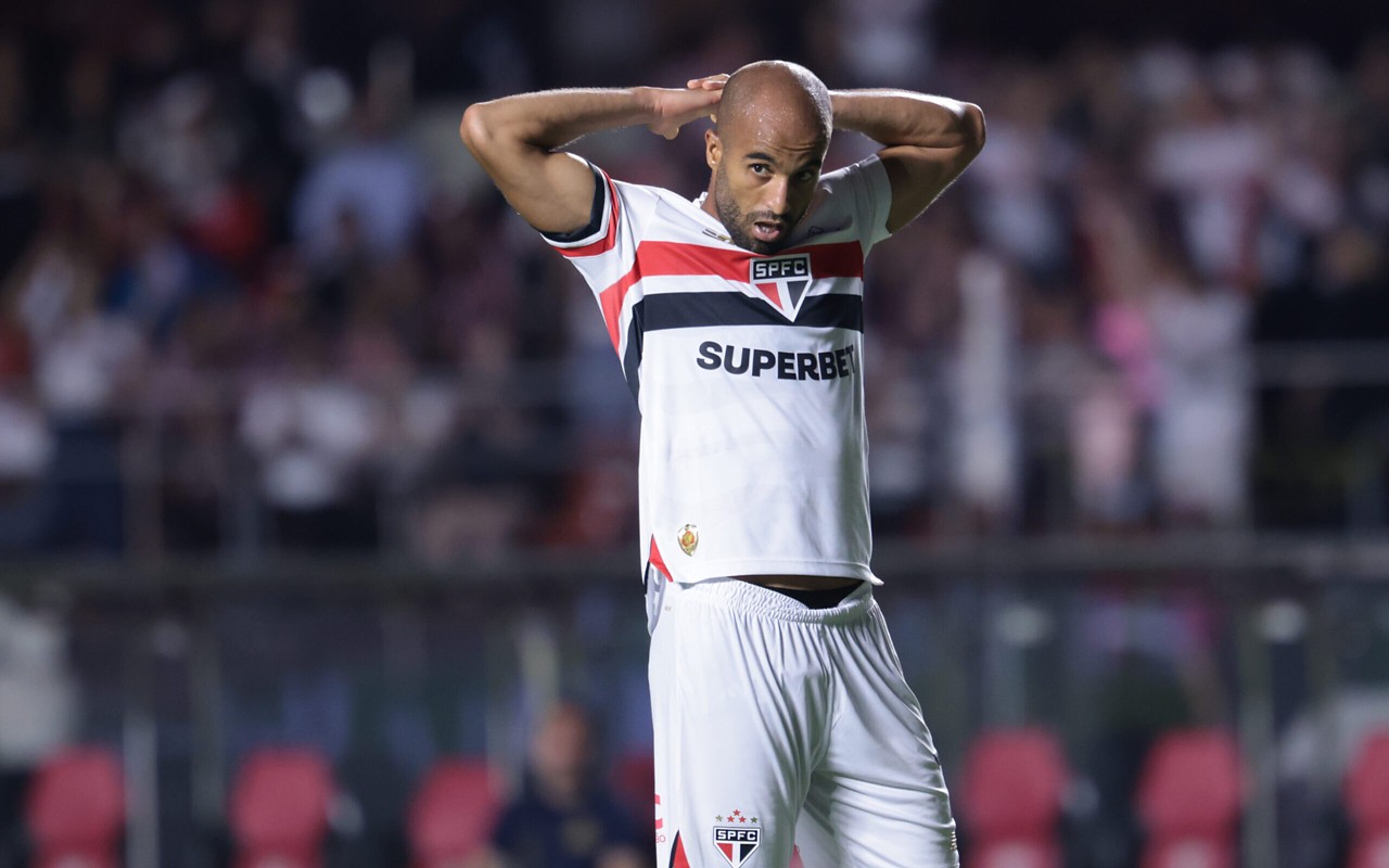 SP - SAO PAULO - 05/02/2025 - PAULISTA 2025, SAO PAULO X MIRASSOL - Lucas Moura jogador do Sao Paulo durante partida contra o Mirassol no estadio Morumbi pelo campeonato Paulista 2025. Foto: Marcello Zambrana/AGIF