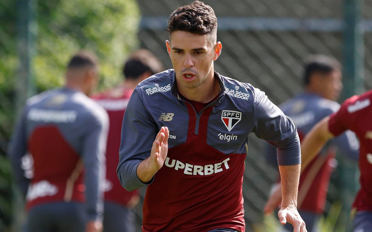 Oscar está recuperado e volta a ser opção (Foto: Rubens Chiri / São Paulo FC)