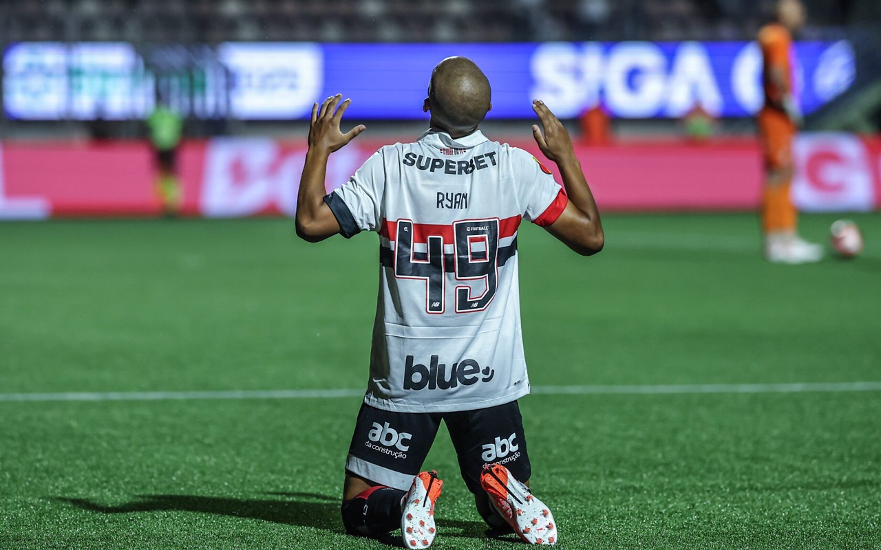 Torcida do São Paulo criou expectativa em cima de Ryan Francisco (Foto: Marcello Zambrana/AGIF)