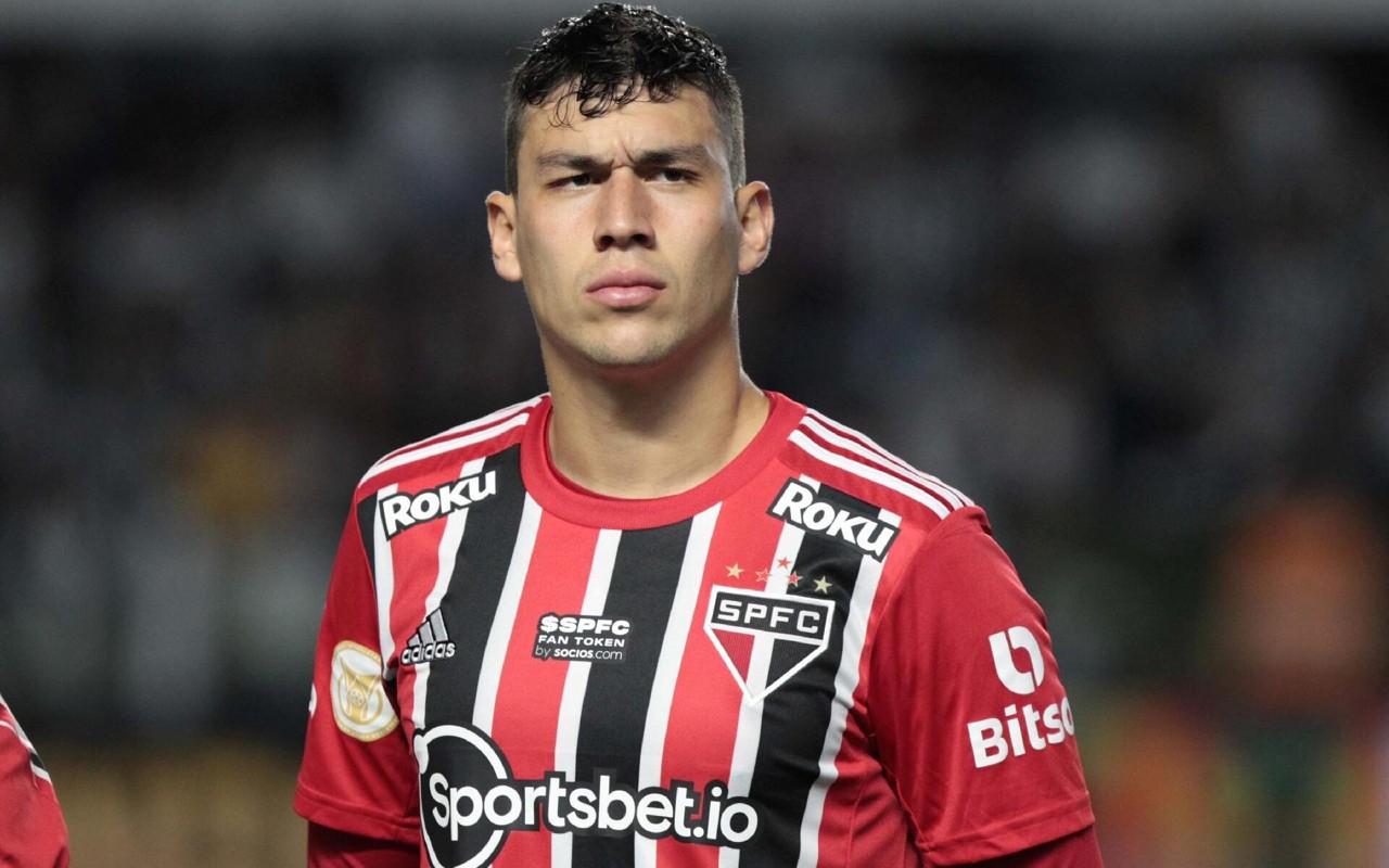 Ferraresi é titular na zaga tricolor (Foto: Rubens Chiri/Saopaulofc.net)