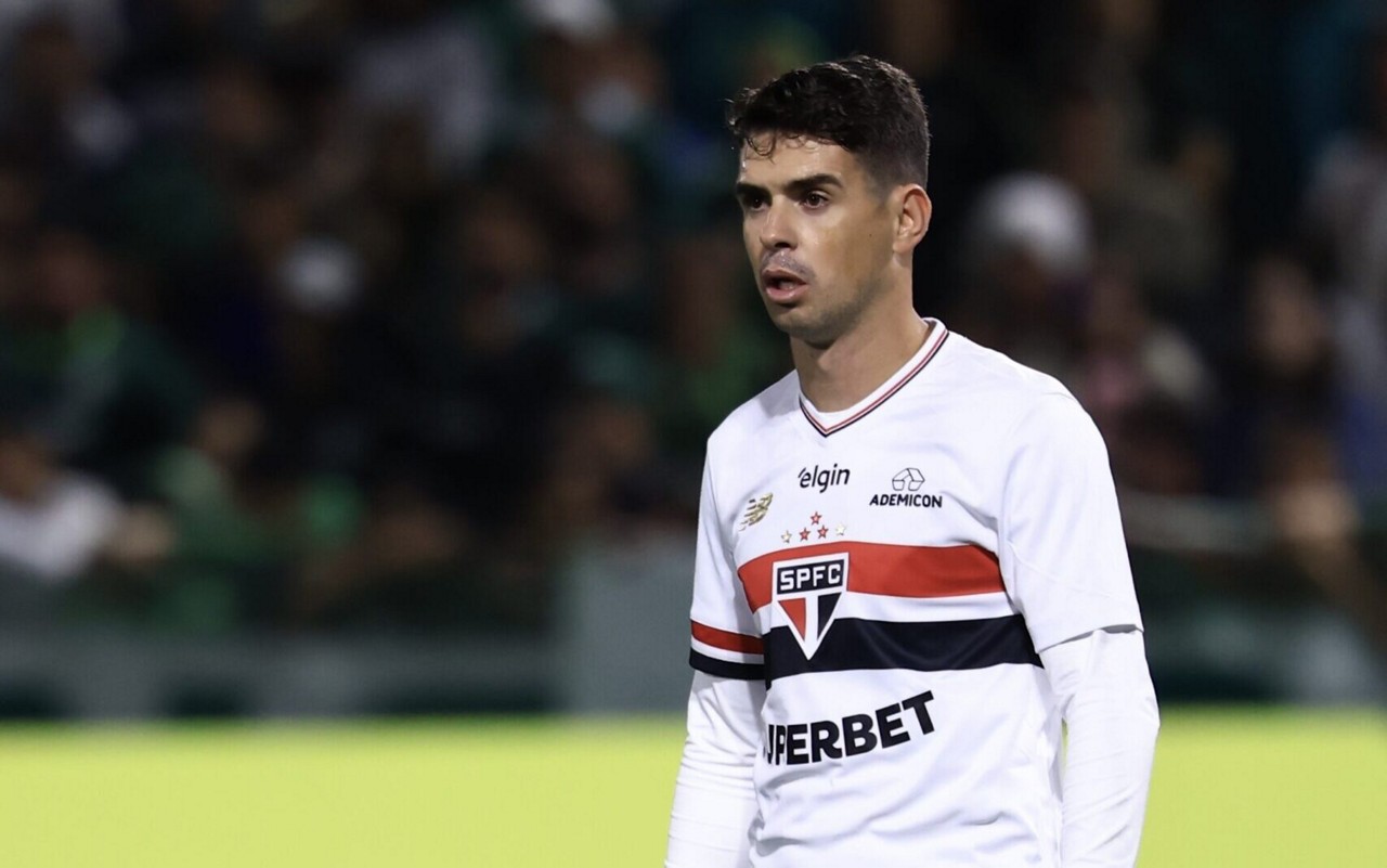 Oscar voltou a ser relacionado por Zubeldía (Foto: Marcello Zambrana/AGIF)