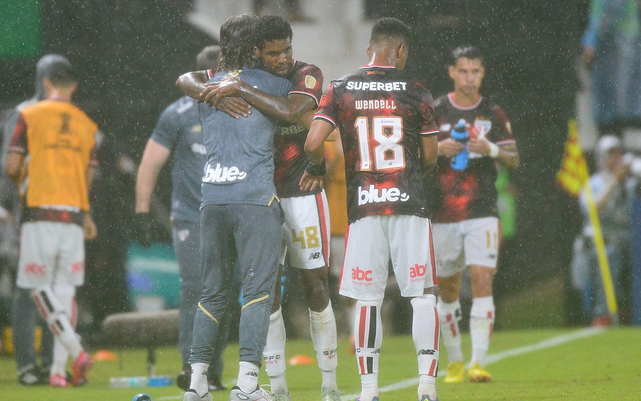 Zubeldía exaltou o trabalho com os garotos de Cotia (Foto: Divulgação/ Conmebol)