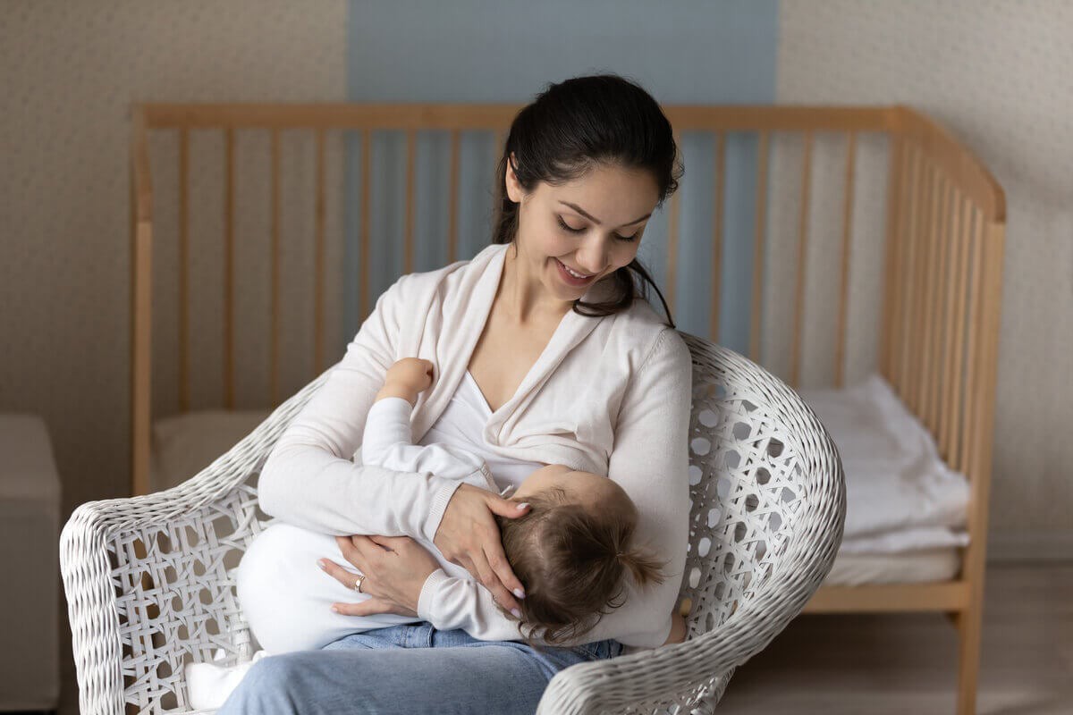 A amamentação oferece benefícios tanto para o bebê quanto para a mãe