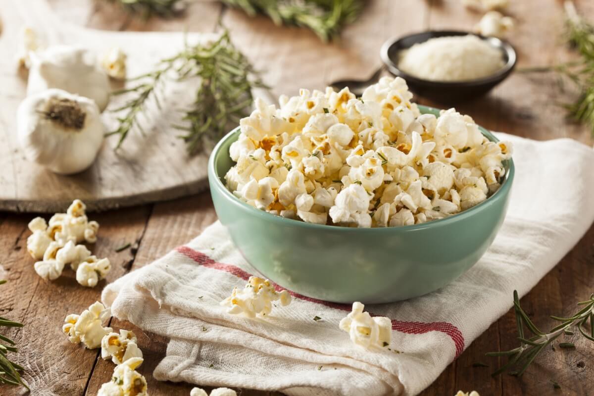 A pipoca é um alimento benéfico à saúde
