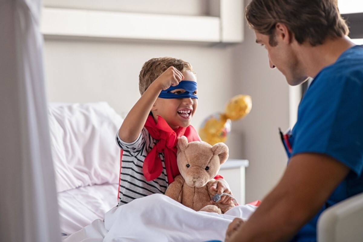 É importante estar atento aos sintomas do câncer infantil
