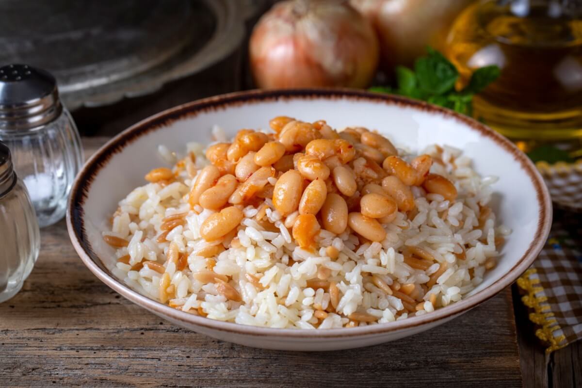 Juntos, o arroz e o feijão formam uma proteína completa