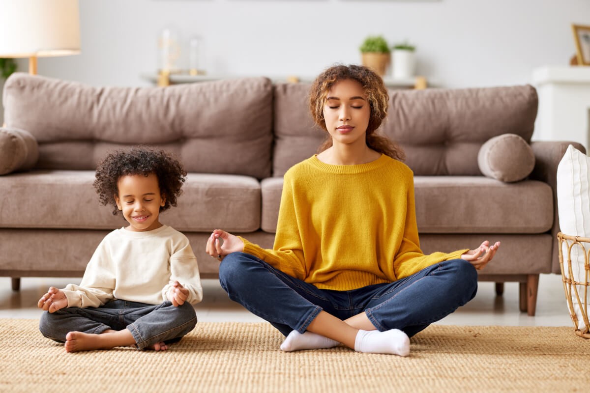 Meditar traz benefícios para todas as idades