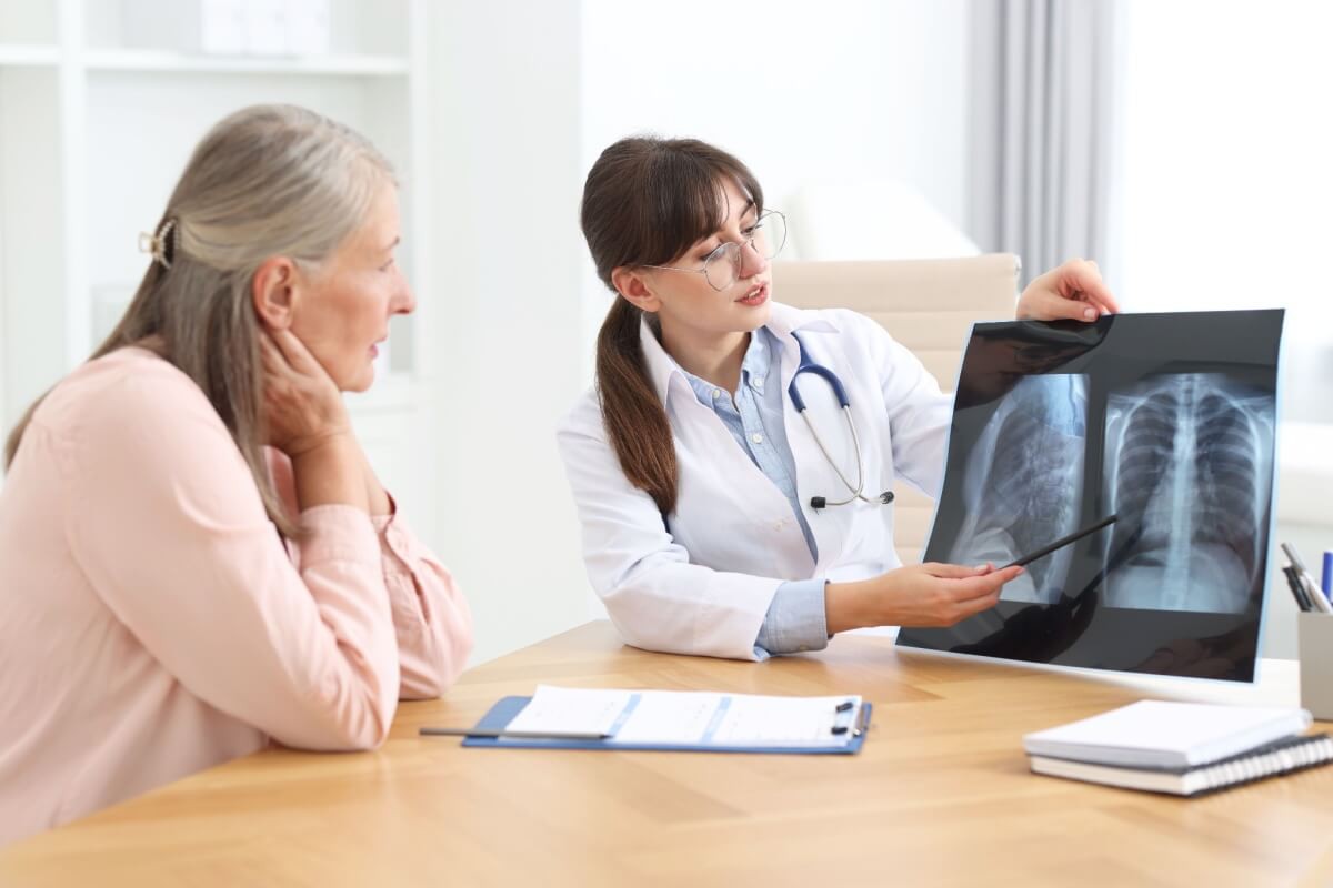 O acompanhamento médico especializado é fundamental para diagnóstico precoce e tratamento eficaz do câncer de pulmão