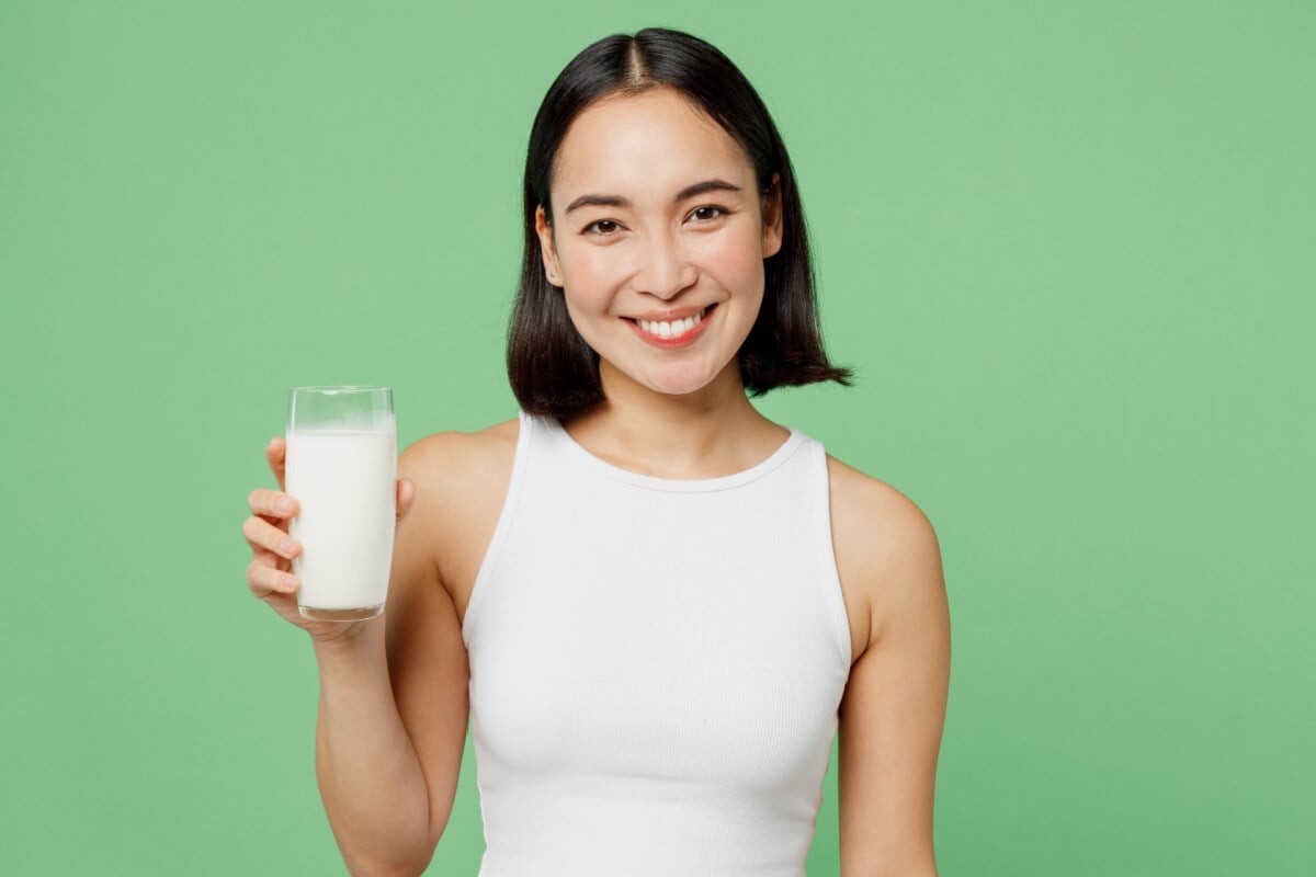 O leite é fonte de cálcio, proteínas, vitaminas e minerais