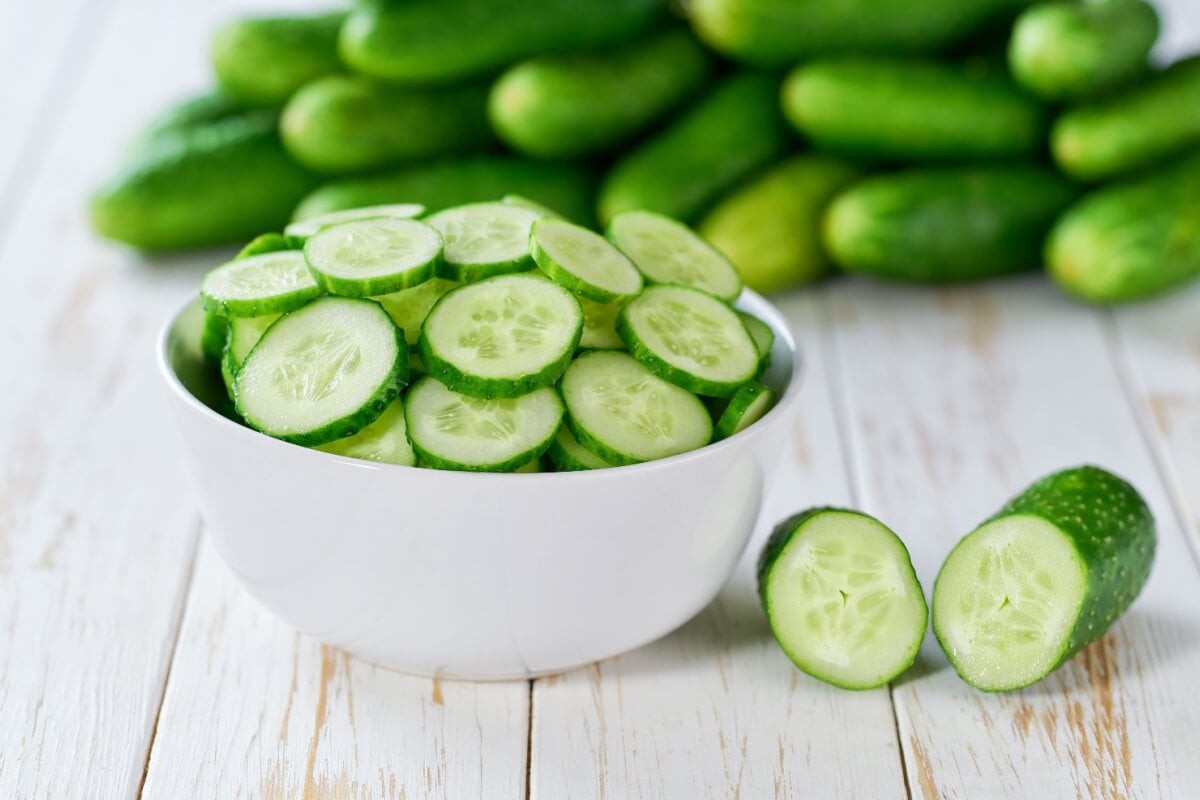 O pepino é versátil e ajuda a hidratar o organismo