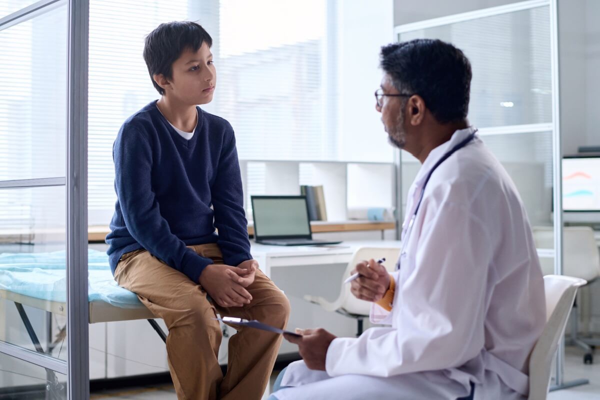 O quadro de torção testicular é mais frequente em crianças e adolescentes, especialmente até a puberdade, e requer intervenção médica