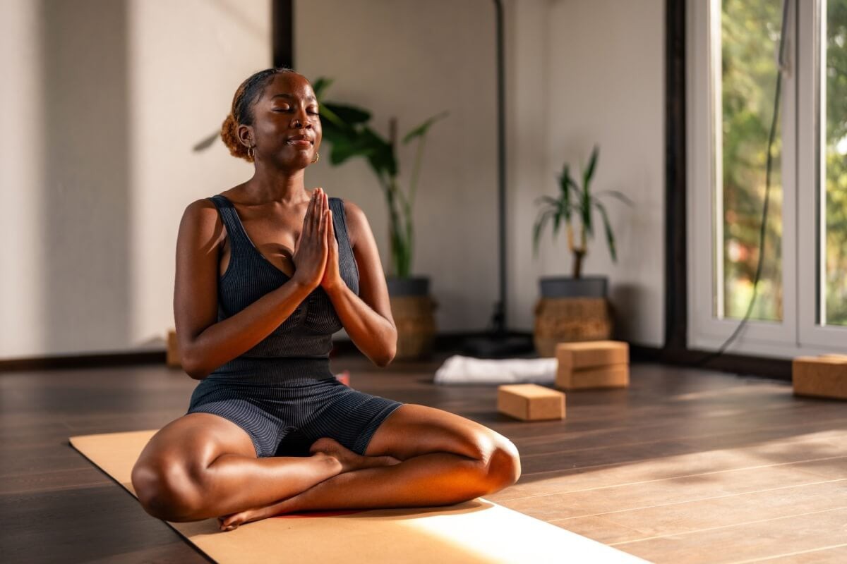 O yoga às cegas é uma experiência sensorial única
