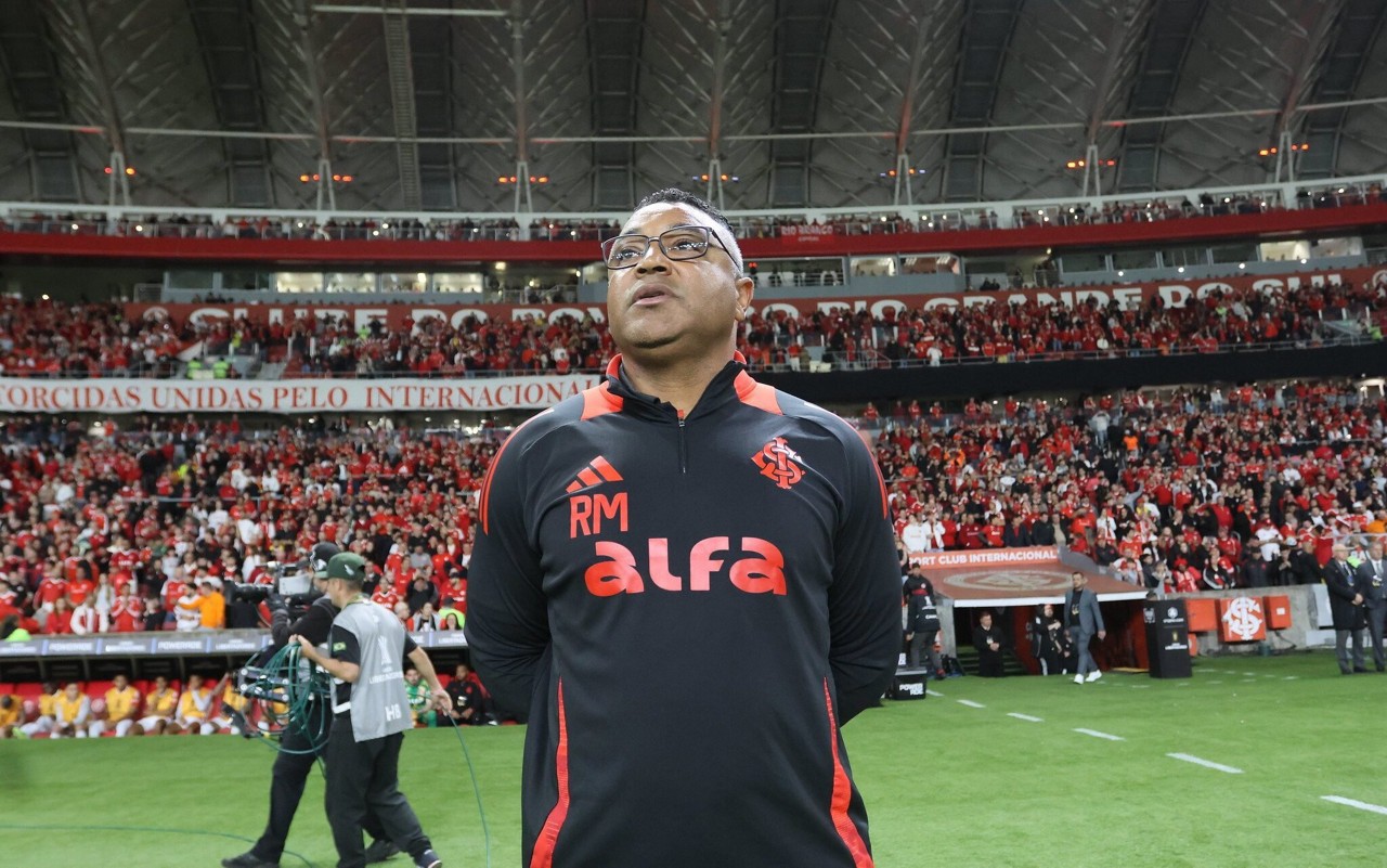 Roger Machado é questionado sobre sua saída (Foto: Ricardo Duarte/SC Internacional)