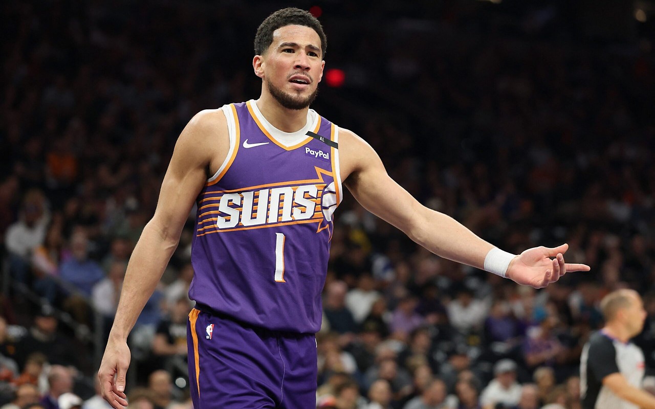Devin Booker em ação pelo Phoenix Suns (Foto: Christian Petersen / AFP)