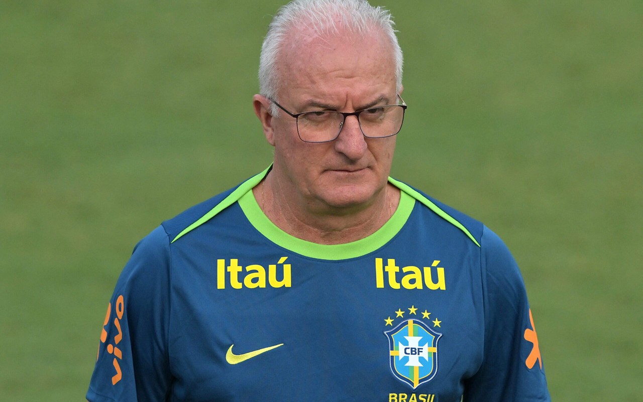 Dorival Júnior durante treino da Seleção (Foto: Nelson Almeida/AFP)