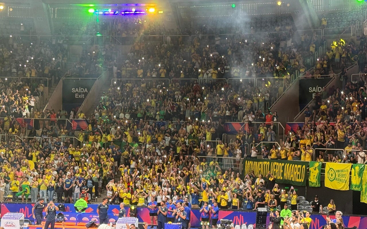 Torcida no Maracanãzinho para Brasil e Itália (Foto: Kauhan Fiaux / Lance!)
