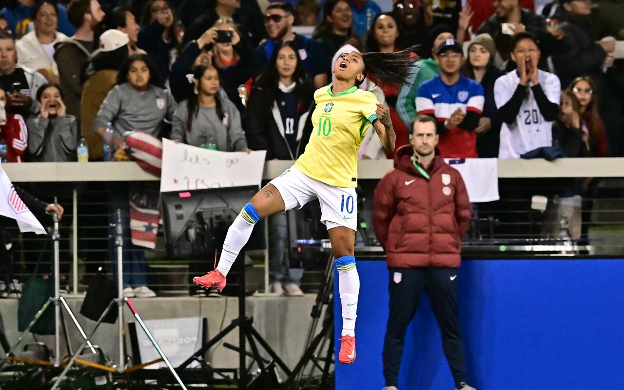 Kerolin comemora gol contra os Estados Unidos (Photo by Frederic J. Brown / AFP)