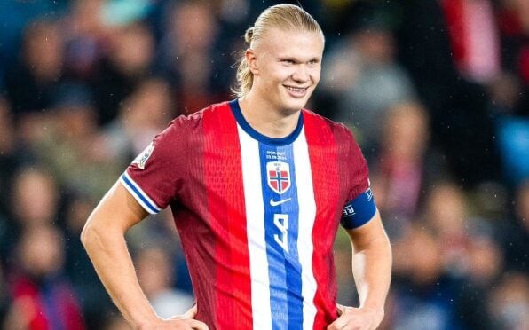 Haaland é artilheiro histórico da seleção da Noruega (Foto: Reprodução)