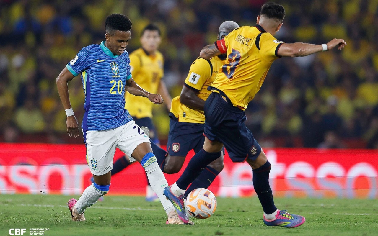 Estêvão brigou bastante, mas foi pouco efetivo diante do Equador (Foto: Rafael Ribeiro/CBF)